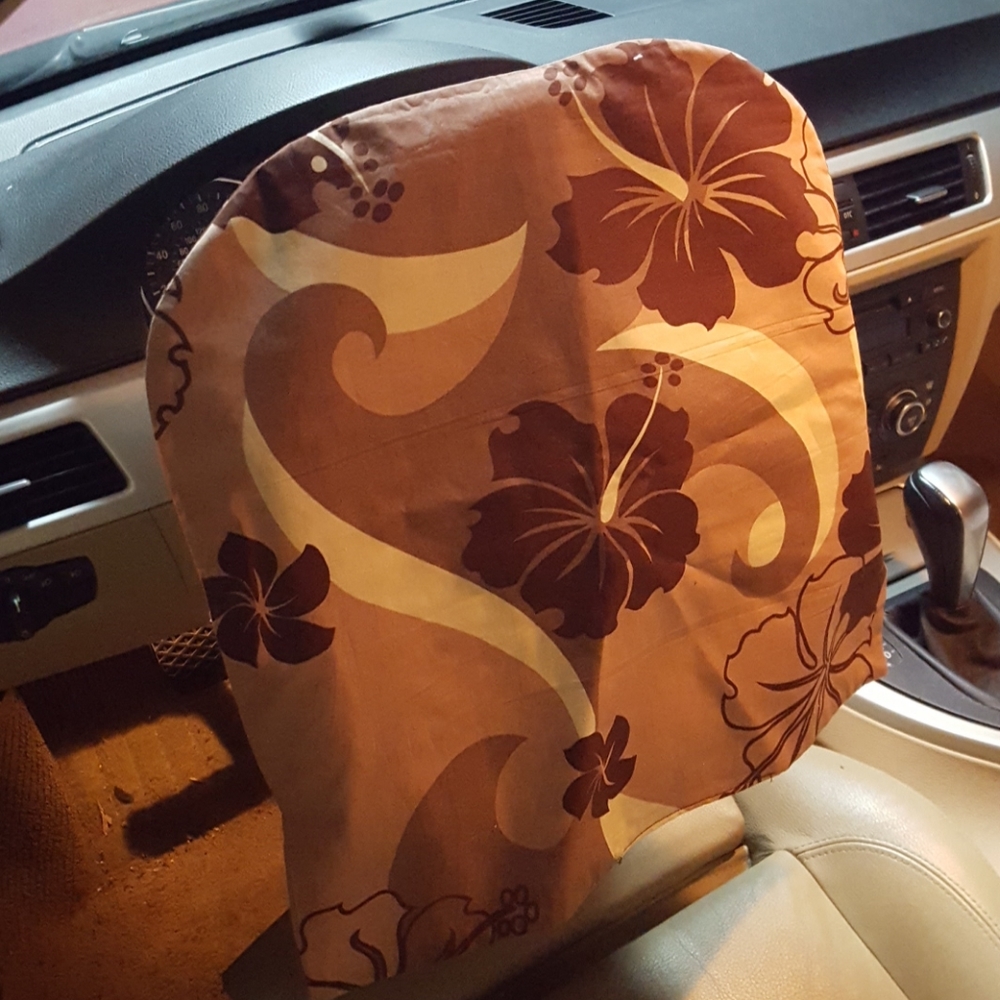 Steering Wheel Cover Hawaiian Print.